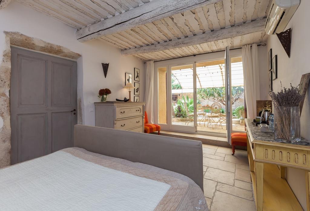 La Louviere Des Bruyeres Bed and Breakfast Robion en Luberon Δωμάτιο φωτογραφία